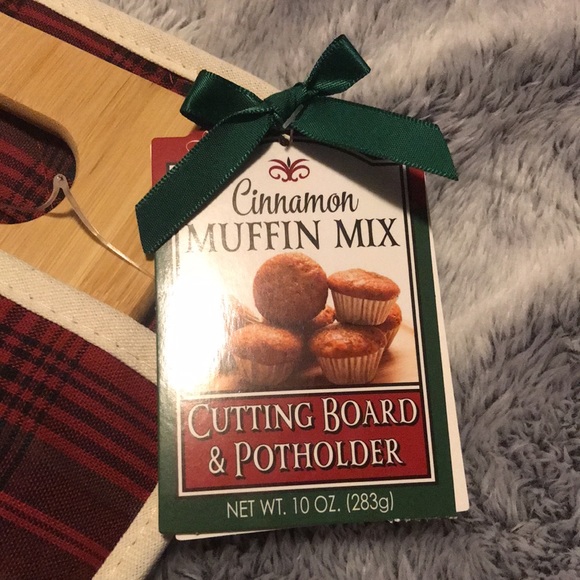 🎄Cinnamon Muffin Mix-Cutting Board & Potholder🎄 - Picture 2 of 4